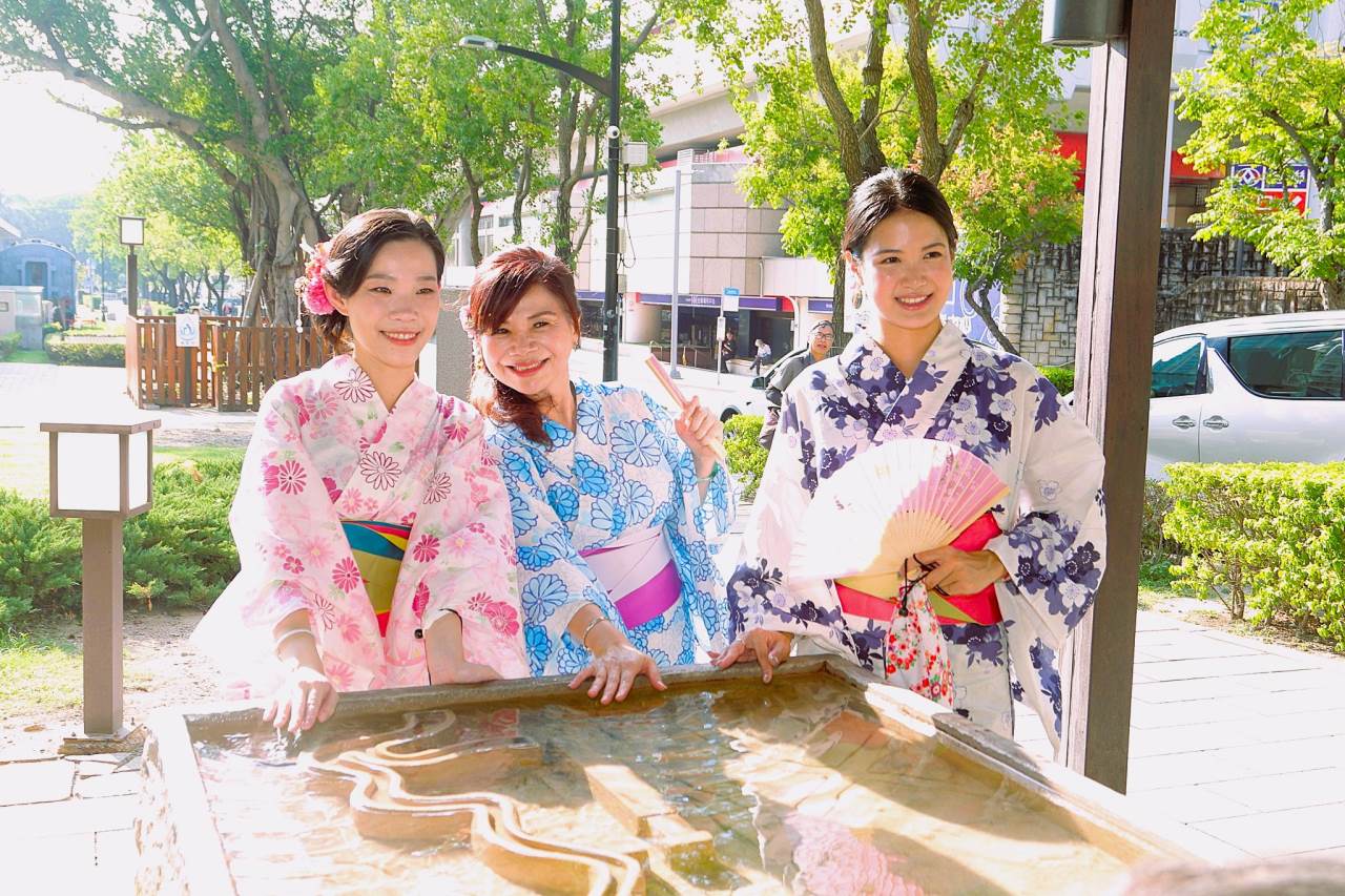 [Honorable Mention] Chou Ting-Kuo - Hand Bath Elegance - Qixing Park