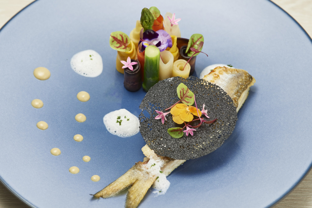 Chef Yeh Ming-Fu showcases the Ocean Set Meal at the Colorful Taiwan zone