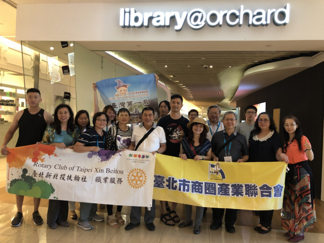  參訪烏節路圖書館 