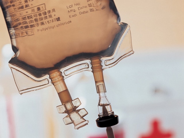 周水美女士邀請商界好友辦理捐血活動及推動捐贈血袋達四年以上,四年來共募得3,233袋熱血及勸募63,800個捐血袋