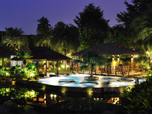 五星级度假酒店，115间配备设施完善的高级客房及套房，为您提供多元化选择。